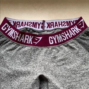 GYM SHARK CROPPED LEGGINGS🤩